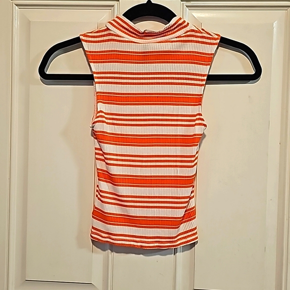 Crop Top - Picture 2 of 3